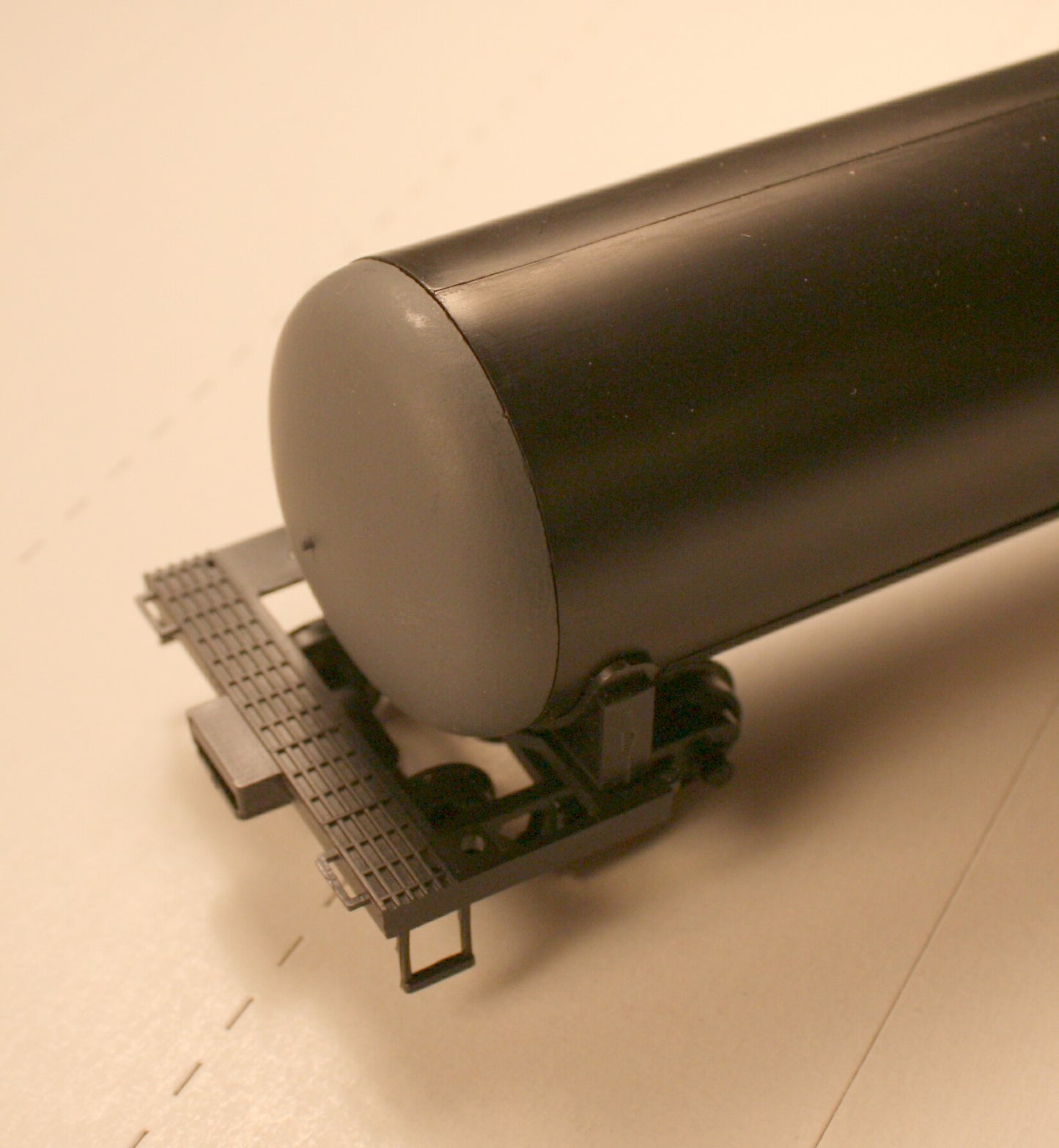 29400 - Modern Tank Car Ends (three types)   type of ends shown in picture, front to back, recessed - hard edge - soft end - MDC stock end